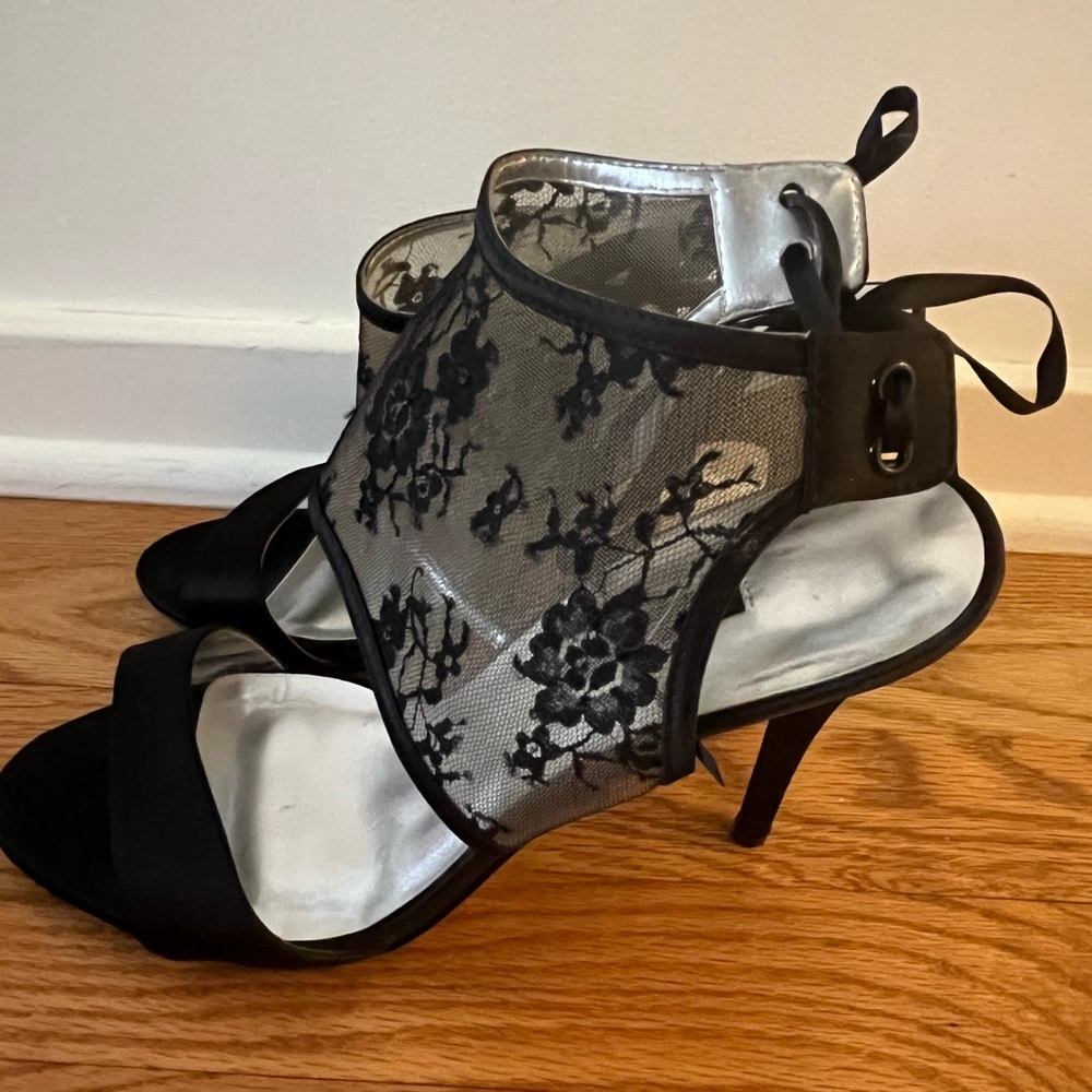 Caparros lace and bow heels